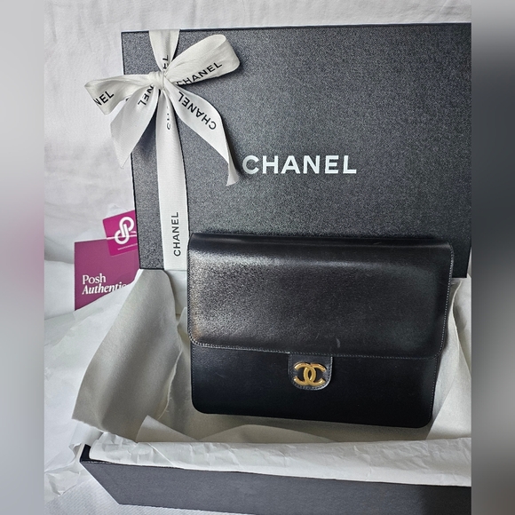 EUC vintage Chanel gold chain purse - Picture 3 of 17